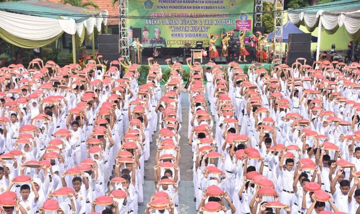 Tari Kolosal Ngoyek Kupang Ribuan Siswa di Sidoarjo Pecahkan Rekor Muri