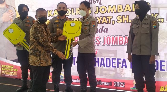  Tingkatkan Kesejahteraan Anggota Polri, Kapolres Jombang Resmikan Perumahan