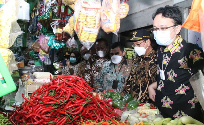 Kunjungi Pasar Sidoharjo Lamongan, Wamendag Pastikan Harga Bahan Pokok Stabil