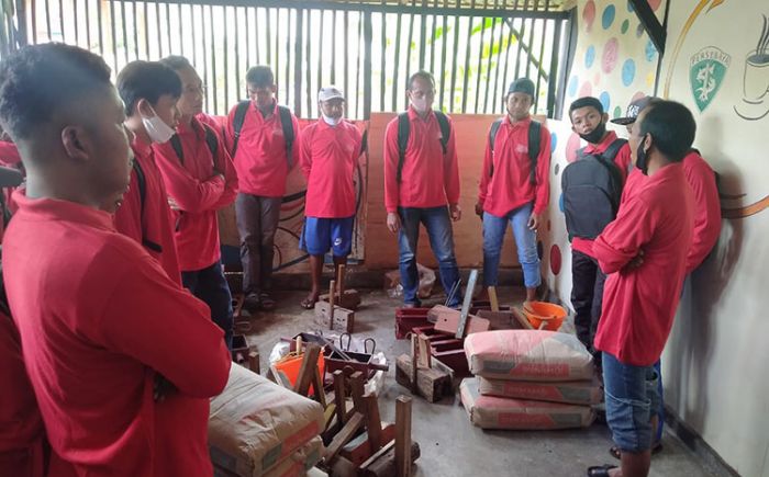 Tumbuhkan Wirausaha Baru, Dinkop Trenggalek Gelar Pelatihan Cara Membuat Batako dan Paving