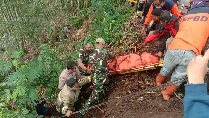 Truk Fuso Masuk Jurang 30 Meter di Raya Payung Songgoriti, Sopir Tewas Terjepit Bodi Kendaraan