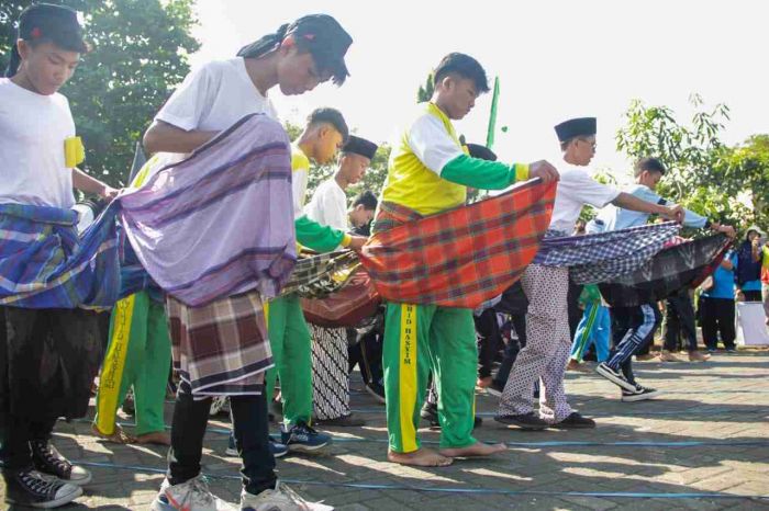 Lupakan Gadget, Hidupkan Kembali Permainan Sarung Kodok Anak-Anak