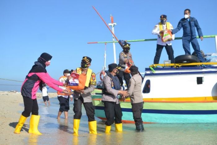 PPKM Level IV, Polres Probolinggo Kota Gelontor Dua Ton Beras