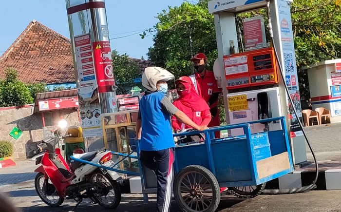 Terjadi di Kediri, Beli Pertalite Pakai Jeriken Dilarang, Tapi Beli Solar dan Pertamax Boleh