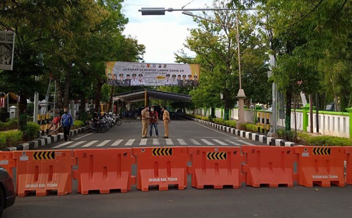 Dukung Gerakan Lawan Covid-19, Dishub Tuban Tutup Jalan Pramuka