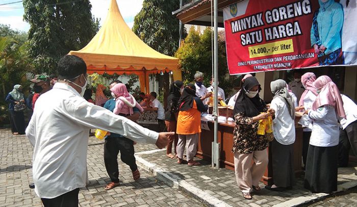 Dalam 2 Jam, 2.500 Liter Minyak Goreng di Nganjuk Ludes Terjual