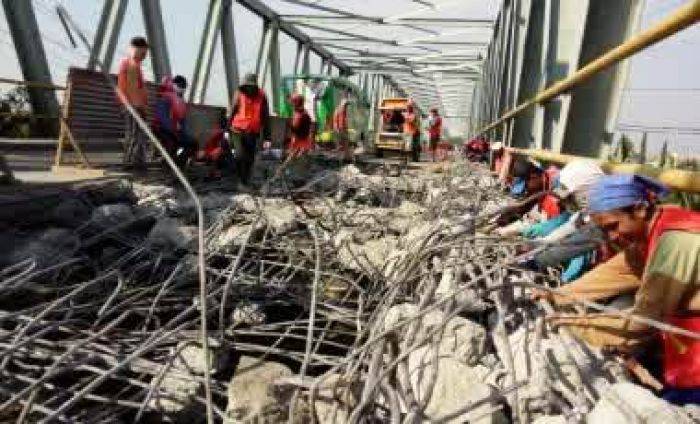 Kemacetan di Jembatan Sembayat Gresik Makin Parah