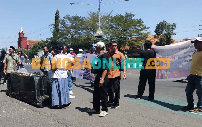 Sikapi Dugaan Bisnis Atribut dan Pungli di SMA, Gabungan LSM di Kediri Gelar Demo