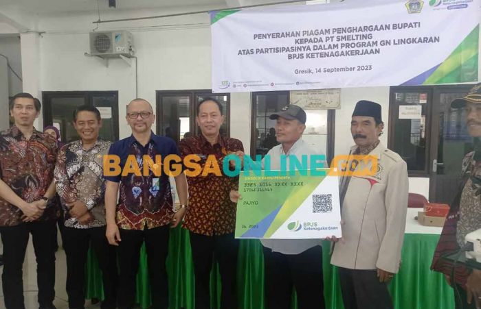 PT Smelting Sabet Penghargaan dari Bupati Gresik