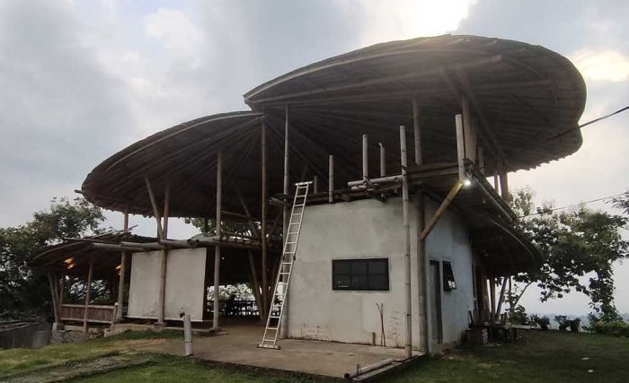 Ada Resto Tersembunyi di Lereng Gunung Wilis Kediri, Ternyata Milik Orang Jerman