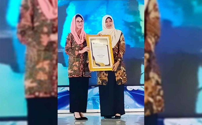 Ning Hana Terima Penghargaan Forikan Award