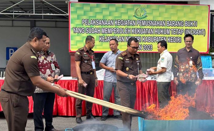 Kejari Kabupaten Kediri Musnahkan Barang Bukti Inkracht