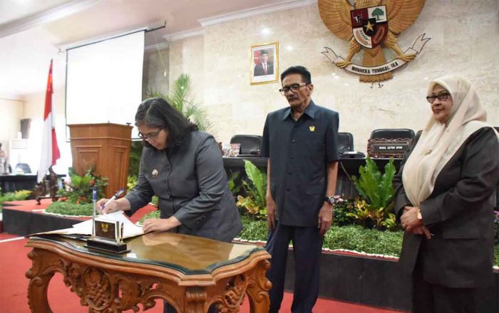 Pj Wali Kota Kediri dan Dewan Teken Persetujuan Bersama 2 Raperda