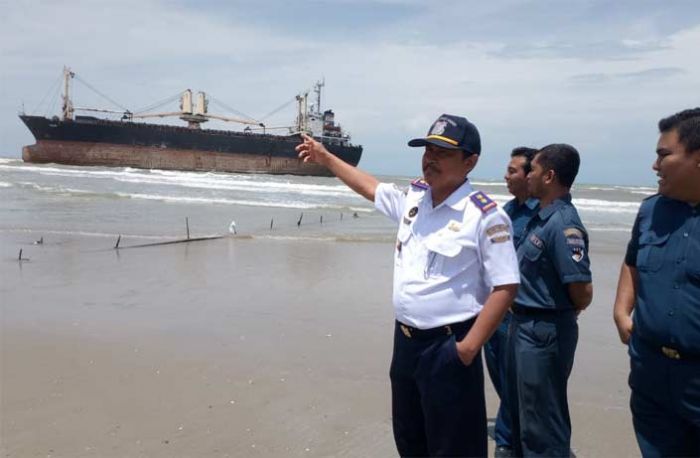 Cuaca Masih Ekstrem, Evakuasi Kapal Larat Belum Bisa Dilakukan