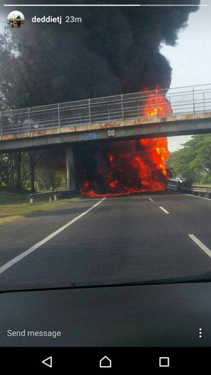 Kecelakaan Truk Tangki BBM di Tol Sidoarjo, Sopir Avanza Minta Tolong Tapi Tak Ada yang Berani