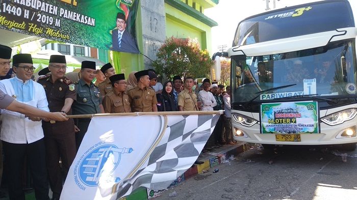 ​Bupati Baddrut Berangkatkan CJH Kloter 10 dan 11