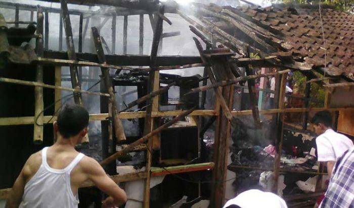 Ditinggal Sholat Id, Satu Rumah di Nawangan Ludes Terbakar