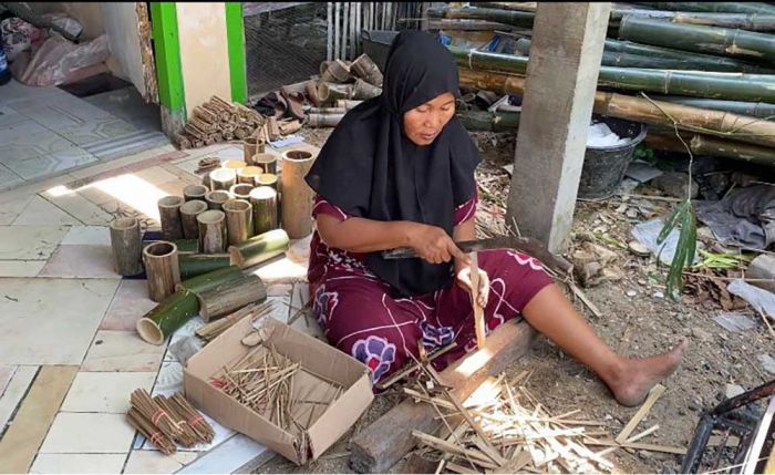 Idul Adha Kian Dekat, Perajin Tusuk Sate Tradisonal Kebanjiran Order