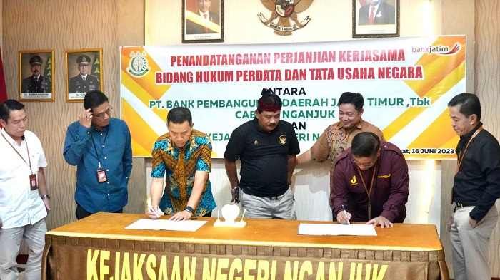 Perkuat Pemerintahan, Bank Jatim Teken MoU dengan Kejari Nganjuk