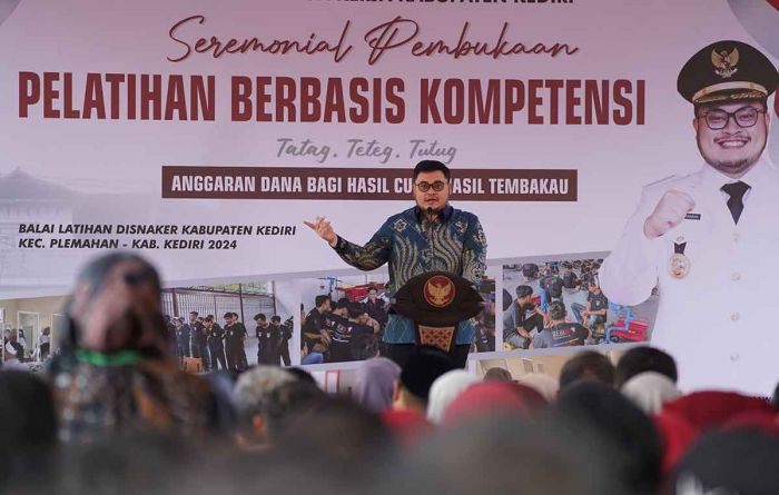 Siapkan SDM Pekerja Unggul, Bupati Kediri Beri Pelatihan Berbasis Kompetensi untuk Masyarakat