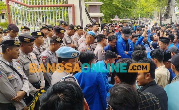 Pupuk Subsidi Langka, PC PMII Pamekasan Geruduk Kantor Bupati