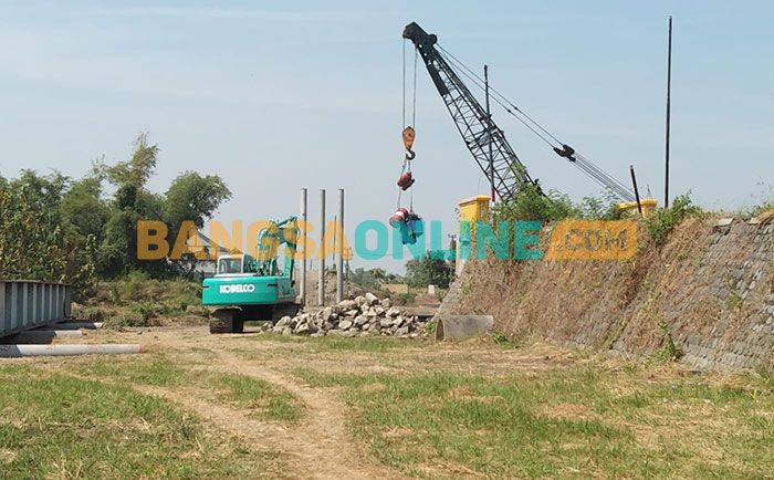 DPUTR Gresik Pastikan Pembangunan Jembatan Kacangan Rampung Akhir Tahun ini