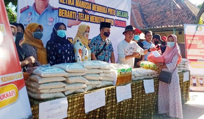 ​Bantu Masyarakat Penuhi Kebutuhan Pokok, Lapas Kelas IIA Pamekasan Gelar Pasar Murah