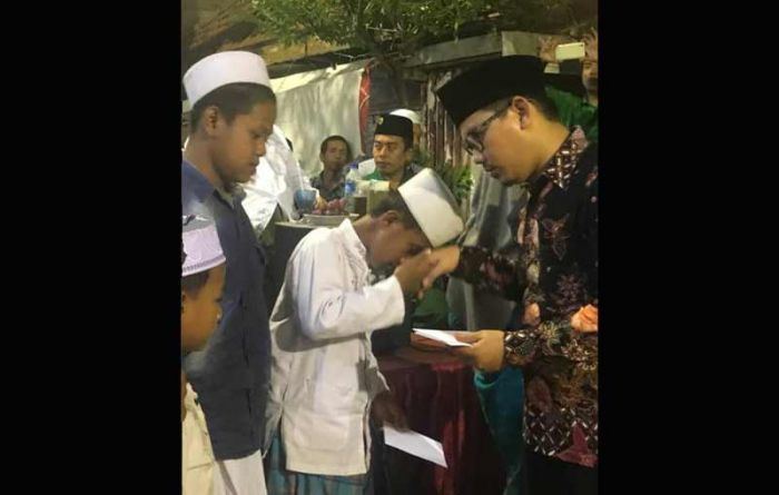 ​Ikuti Jejak Kiai Asep yang Dermawan, Gus Habib Santuni Du’afa dan Anak Yatim