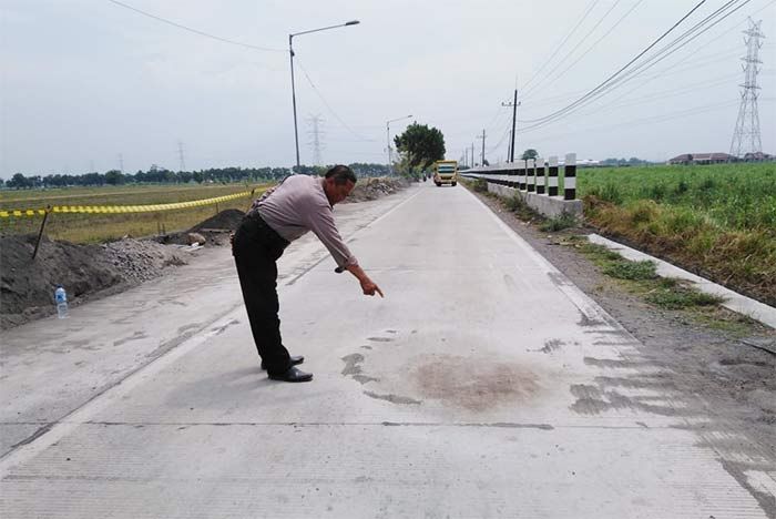 Tabrak Truk di Raya Kepodang, Pemuda Tewas Seketika