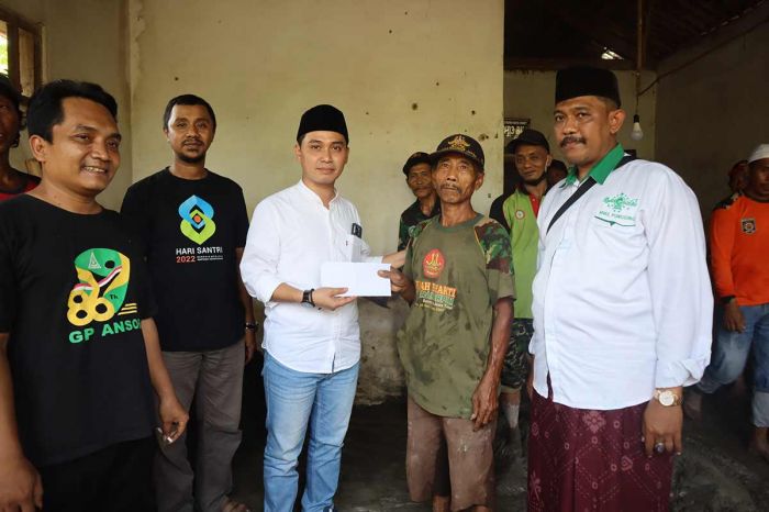 Rogoh Kocek Pribadi, Wakil Bupati Mojokerto Beri Bantuan untuk Anggota Banser