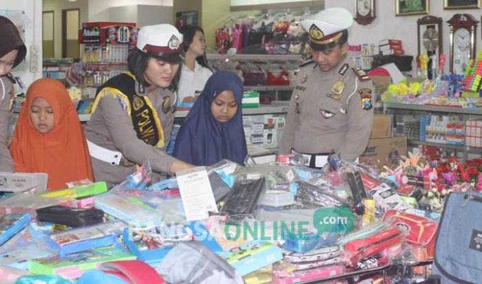 Bahagianya para Anak Yatim Piatu Saat Belanja Bareng Satlantas Polres Ngawi