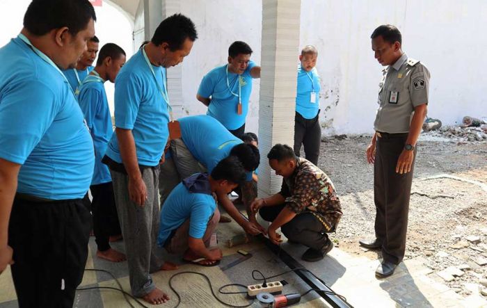 Warga Binaan Lapas Ngawi Dapat Pelatihan Las dan Membuat Bakery