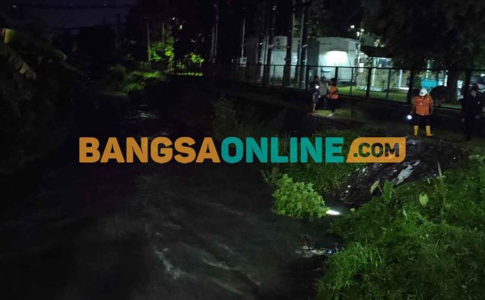 2 Anak Dilaporkan Hanyut di Sungai Depan Perumahan Permata Biru Kota Kediri