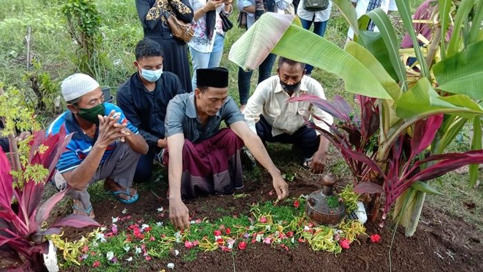 Prosesi Pemakaman Ariana, Gadis Korban Meninggal Dunia KMP Yunicee yang Tak Masuk Manifes