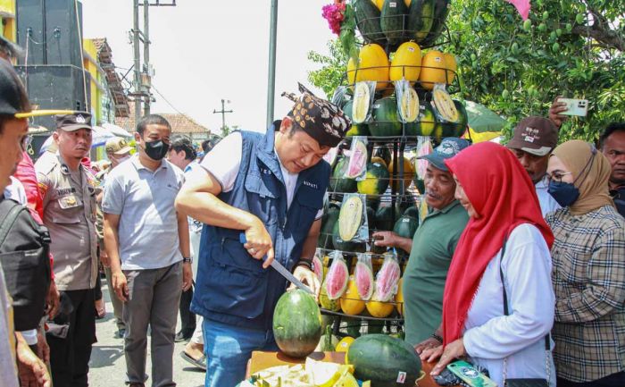 Hadiri Festival Buah, Bupati Lamongan Sebut Desa Latukan Jadi Percontohan Pertanian Agrowisata