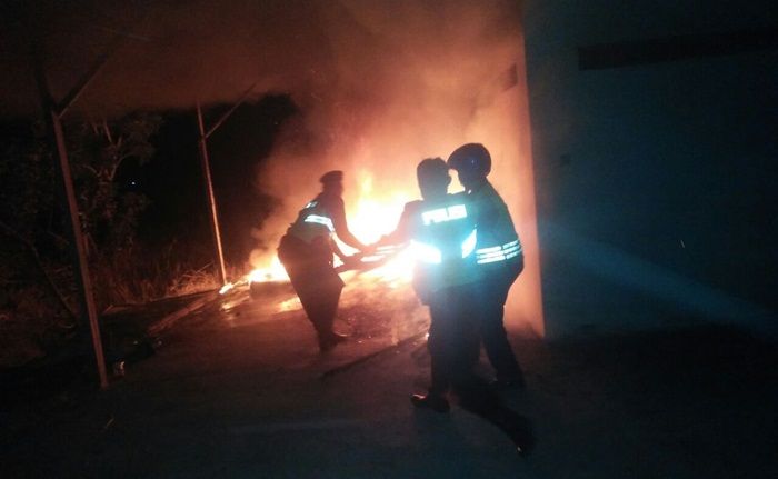 ​Bekas Gedung Cucian Mobil di Jenu Tuban Hangus Dilalap Si Jago Merah