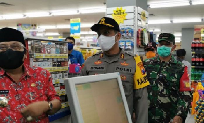 ​TNI dan Polri Awasi Disiplin Masyarakat Terkait Protokol Kesehatan di Keramaian Kota Blitar