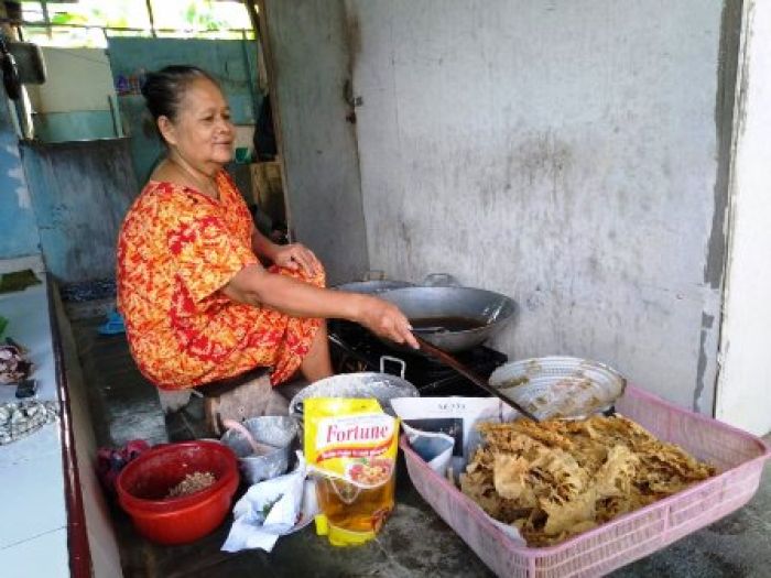 Jelang Lebaran, Industri Rempeyek di Pacitan Kebanjiran Order 