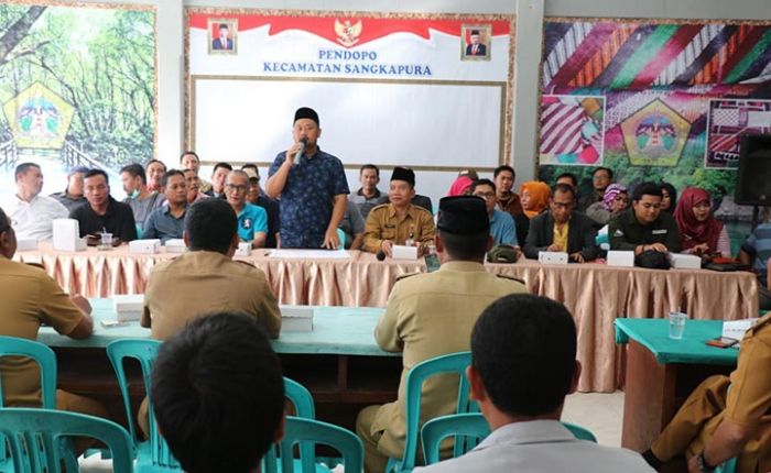 Ketua DPRD Gresik Minta Dinkes Semprotkan Disinfektan ke Tempat Ibadah