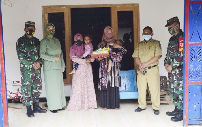 ​Lahir Tak Sempurna, Bayi di Tuban Ditolong TNI