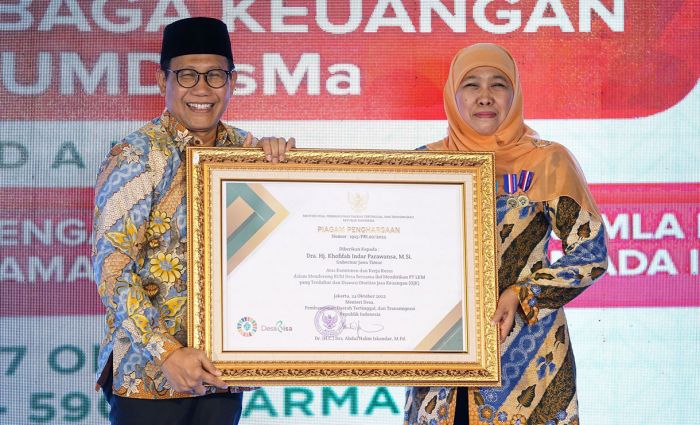 Jawa Timur Jadi Role Model Nasional, Gubernur Khofifah Raih 3 Penghargaan dari Mendes PDTT