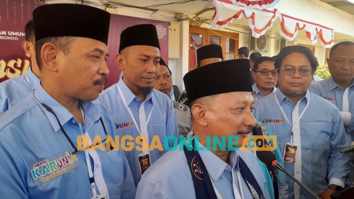 Daftar ke KPU di Hari Pertama, Petahana Karna-Khoirani Optimis Menang Pilbup Situbodo 2024