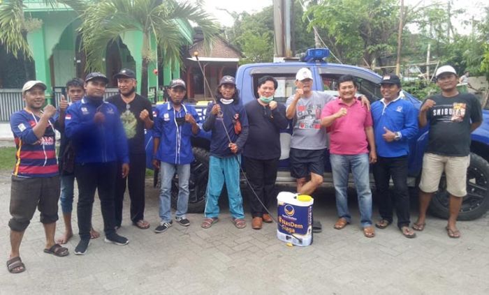 Ikut Cegah Sebaran Covid-19 di Gresik, Tri Putro Utomo Lakukan Penyemprotan Disinfektan 