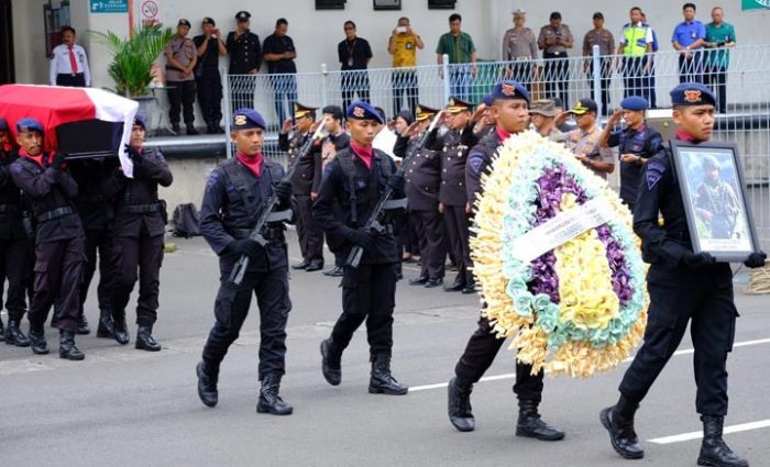 Jenazah Bharatu Doni Priyanto, Korban Kontak Senjata Papua Tiba di Bandara Juanda