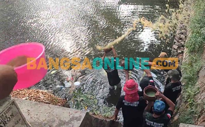 Minta Hujan, Puluhan Petani di Paron Kediri Gelar Ritual Sedekah Dawet