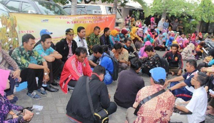 Guru Tidak Tetap (GTT) di Sidoarjo Tuntut Dewan Perjuangkan Nasibnya