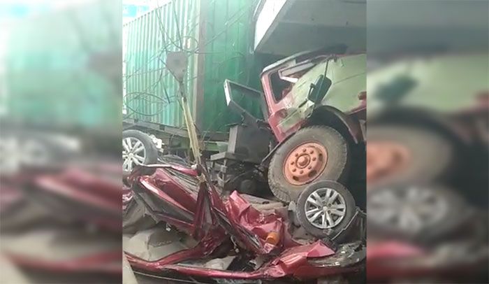 Diduga Rem Blong, Kontainer Seruduk Ertiga di Bungah Gresik