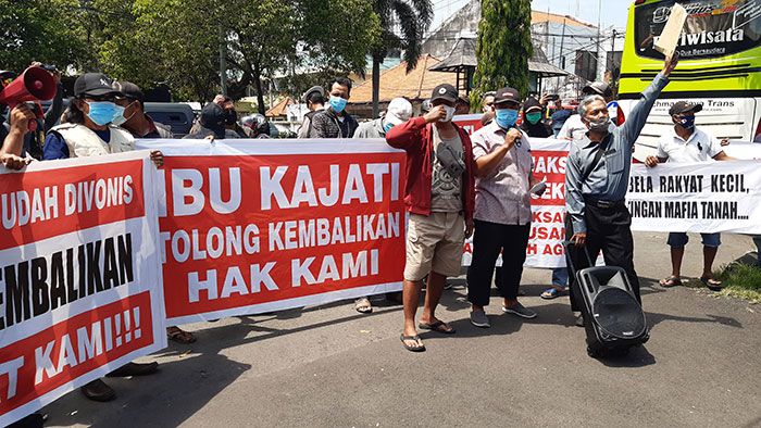 Korban Mafia Tanah Gelar Demo di Kejari Sidoarjo