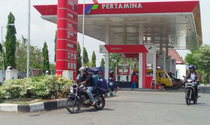 SPBU di Tuban Layani Pembelian BBM Bersubsidi Pakai Jerigen, Pertamina Diminta Bertindak Tegas