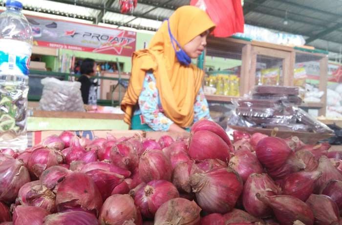 Jelang Natal dan Tahun Baru, Harga Komoditas di Pasar Baru Tuban Merangkak Naik